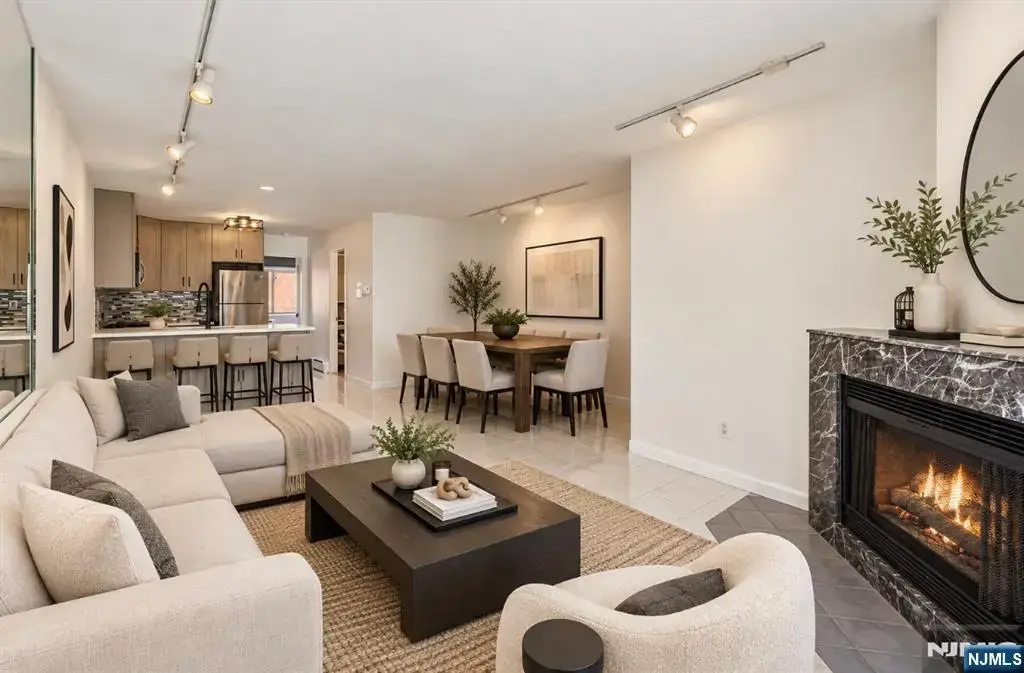 105 W Ridge 1e, Wood Ridge