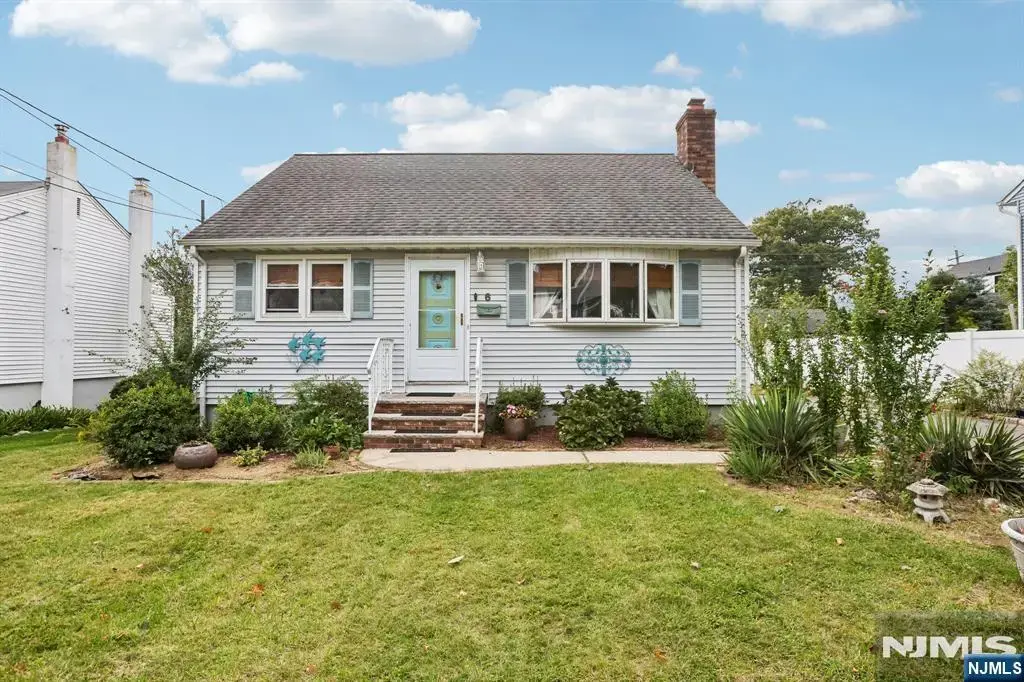 6 Summit Avenue, Waldwick
