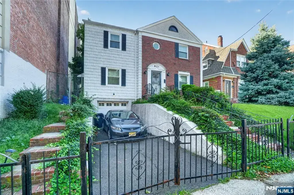 821-823 10th Street, Newark