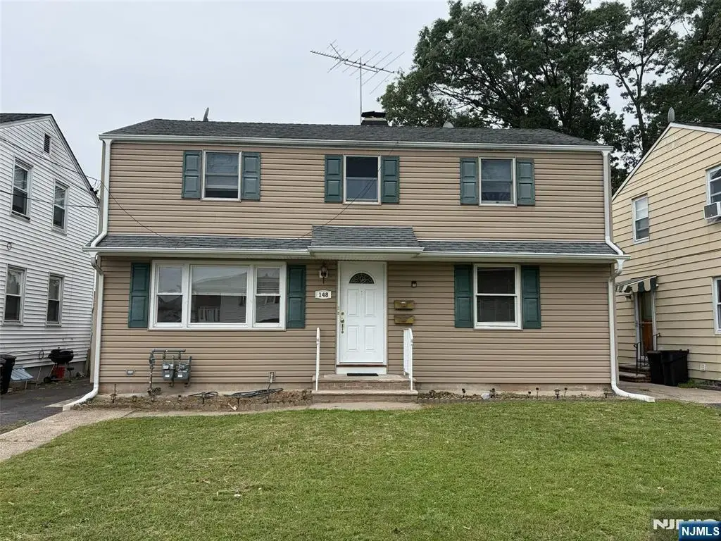 148 E 54th 1, Elmwood Park