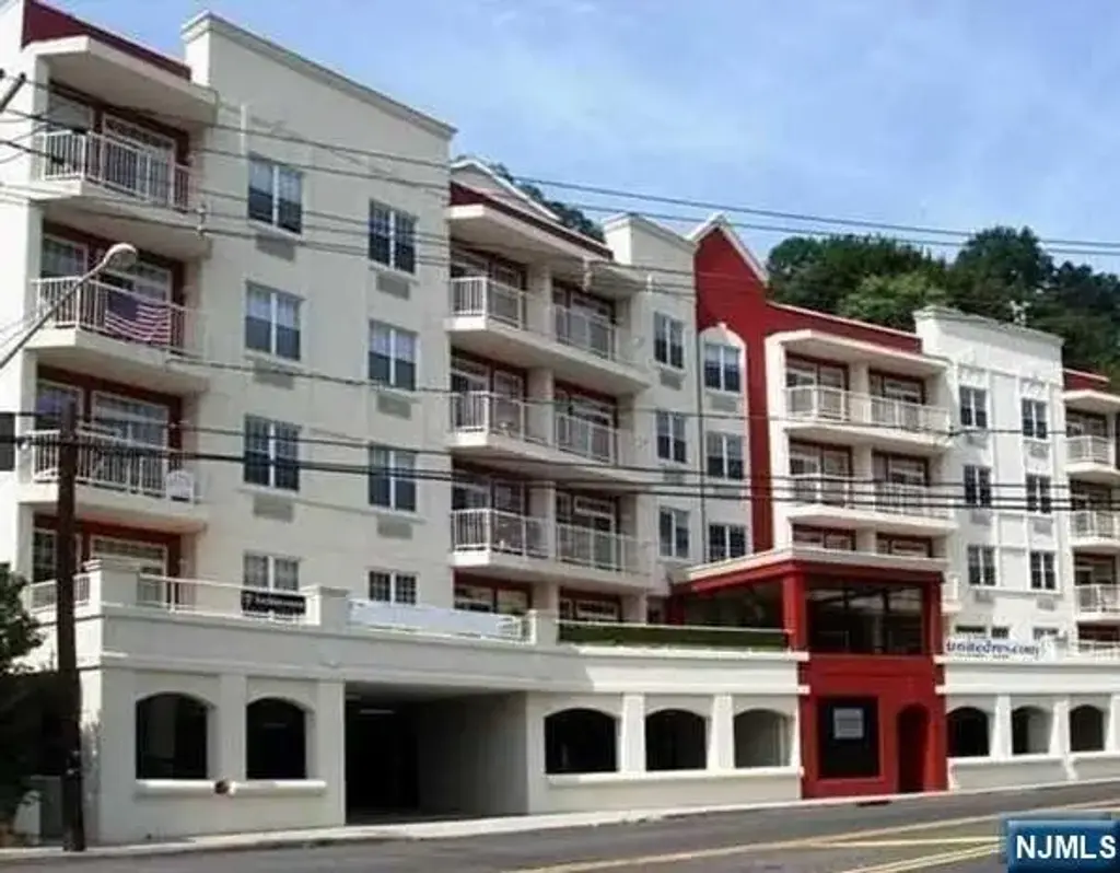 1100 River 105, Edgewater