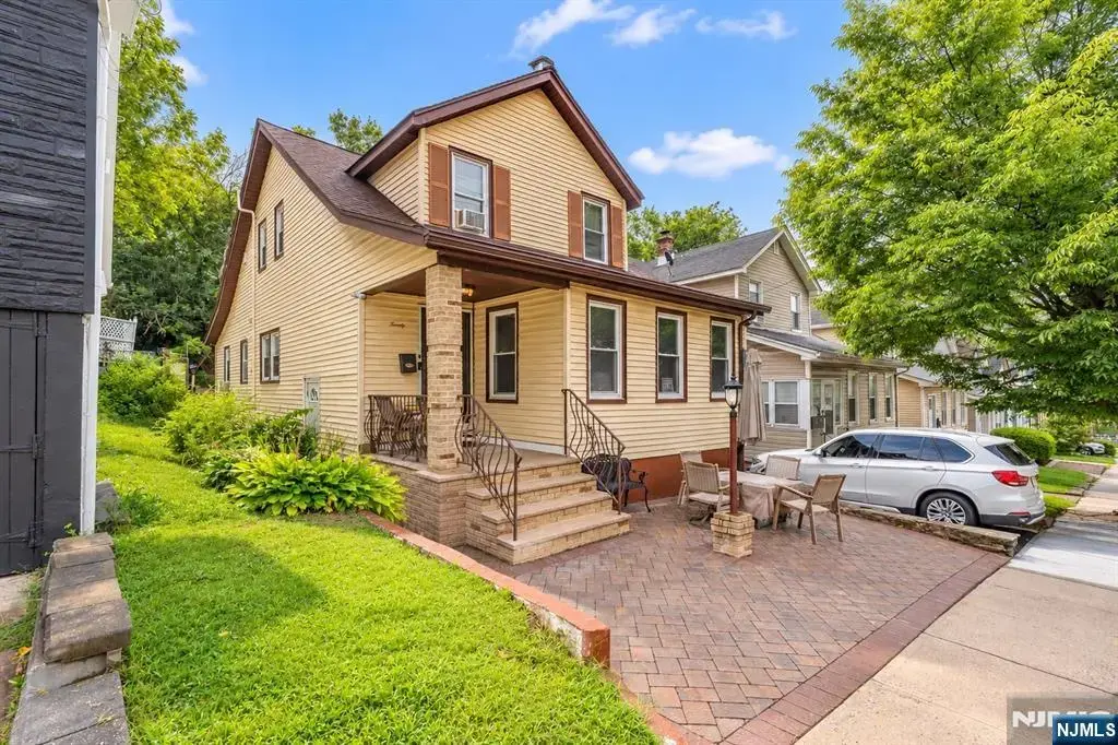 20 Berkley Street, Maplewood