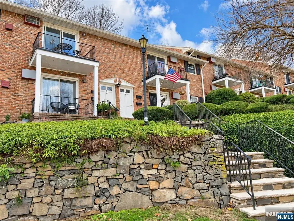 320 South Street 18h, Morristown Town