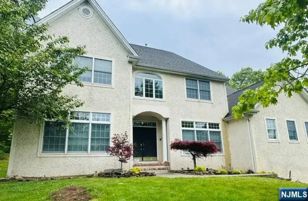 8 Pring Court, West Orange