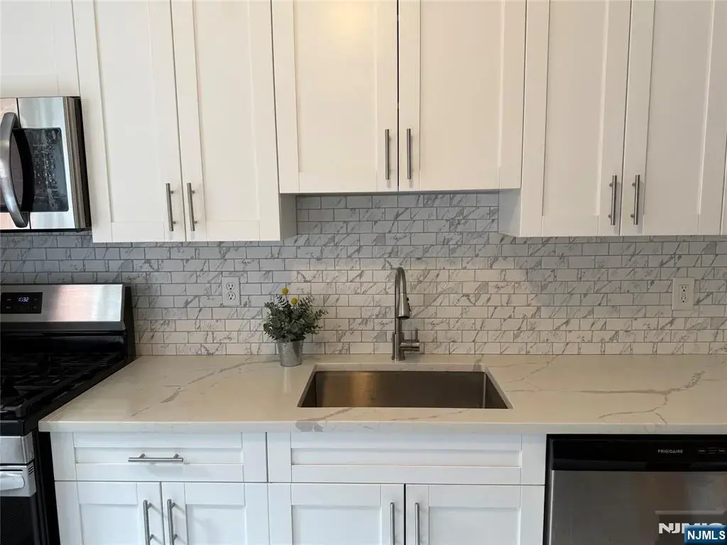 2320 Linwood 3d, Fort Lee