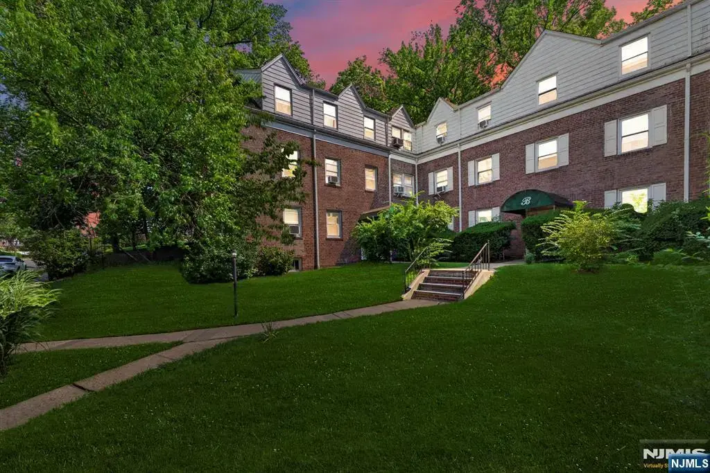 140 W Englewood #5b, Teaneck