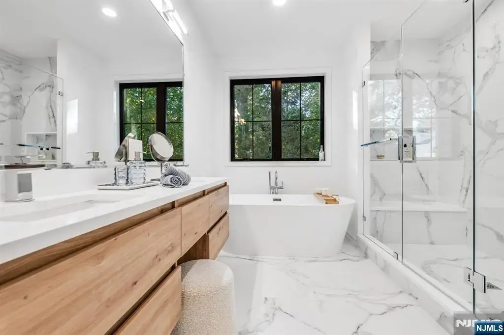 9 Fey Place, Oradell