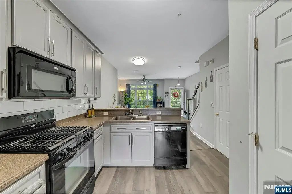 408 Deluca Road, Belleville