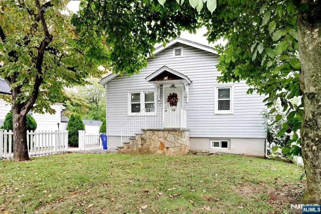 15 Crescent Avenue, Totowa