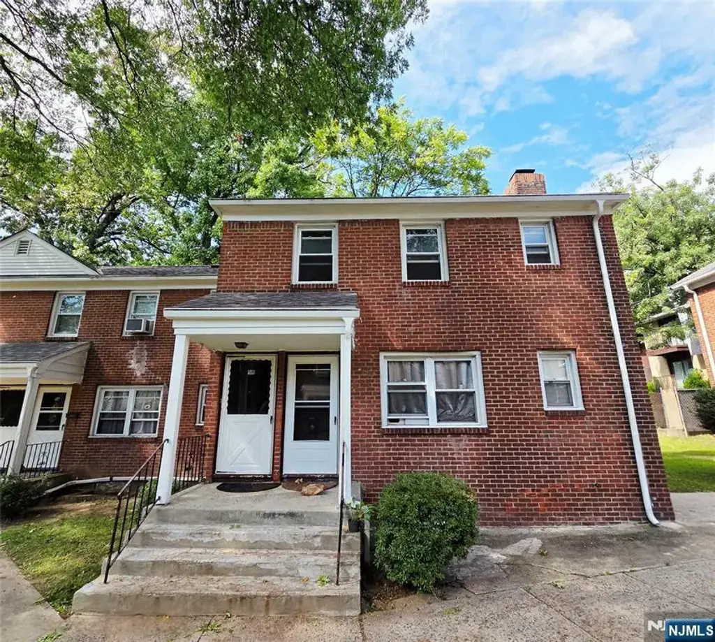 140 Van Houten 10b, Passaic