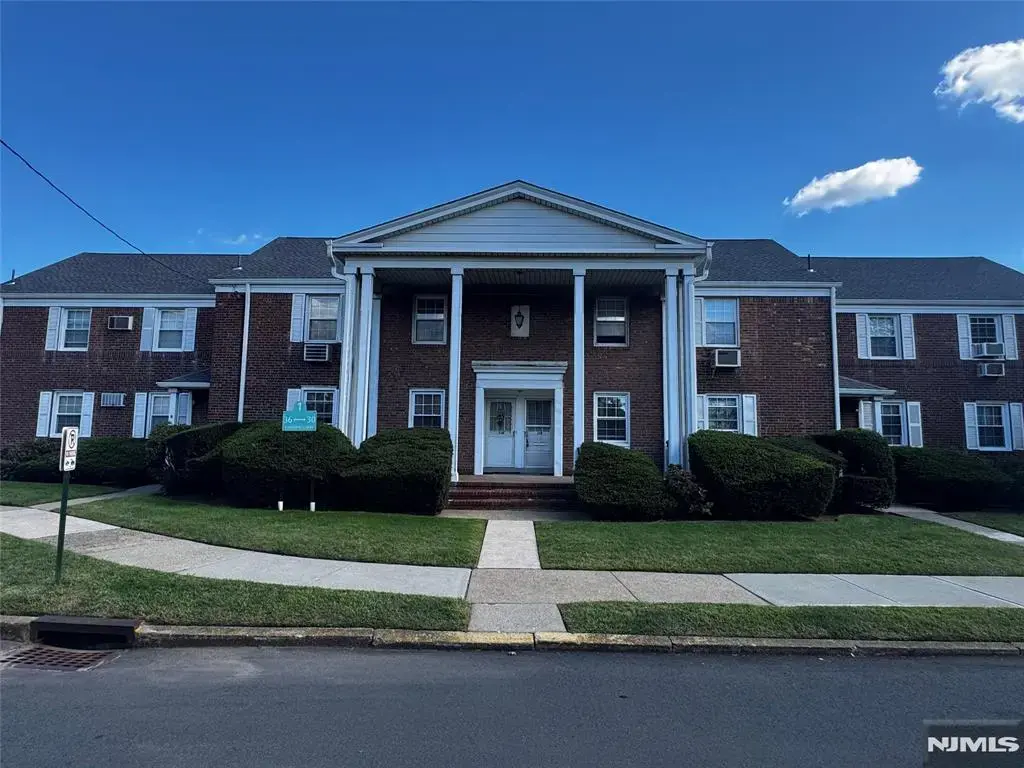 32b Elmwood Court B, Elmwood Park