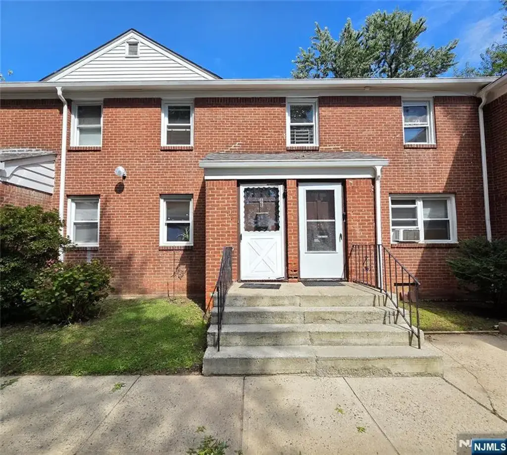 140 Van Houten 8b, Passaic
