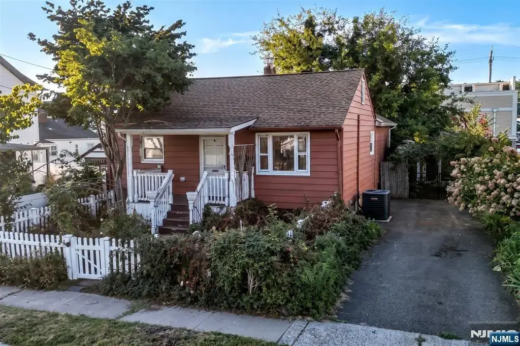 6 Roosevelt Avenue, Totowa