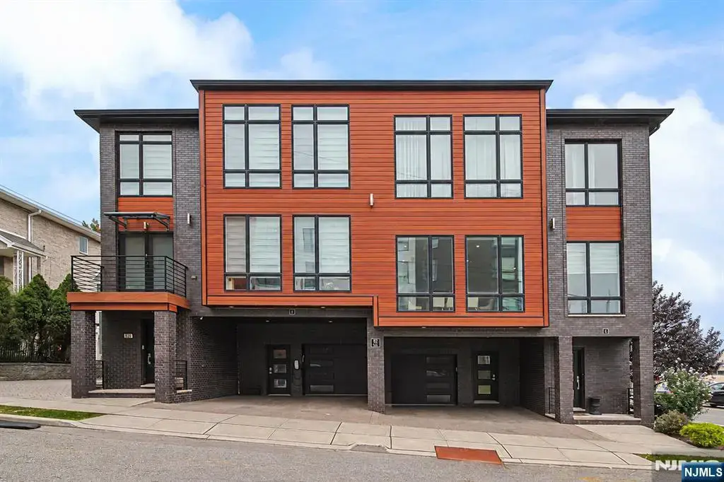 82 West Ruby E, Palisades Park