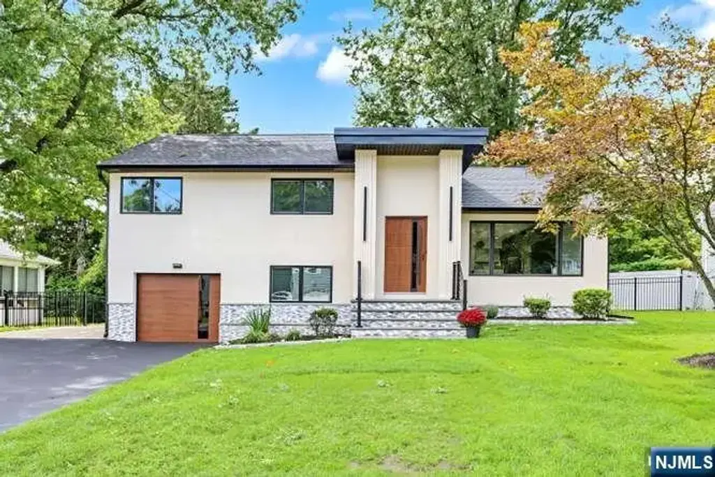 38-28 Brookside Avenue, Fair Lawn