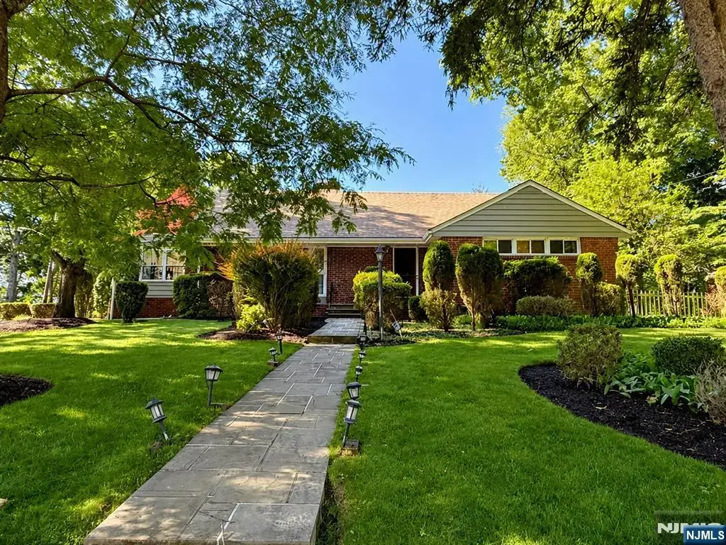 72 Foster Road, Tenafly