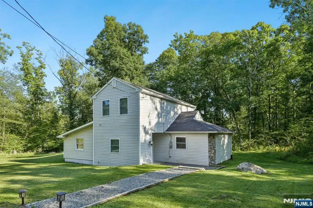 4 Quail Road, Sparta