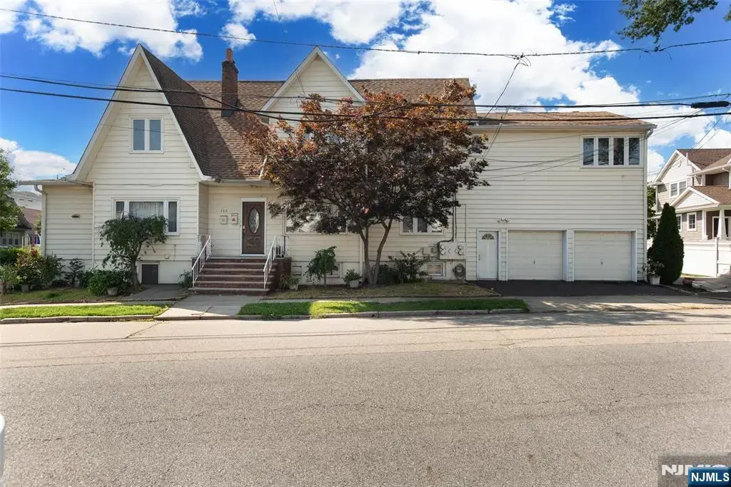 653 New York Avenue, Lyndhurst