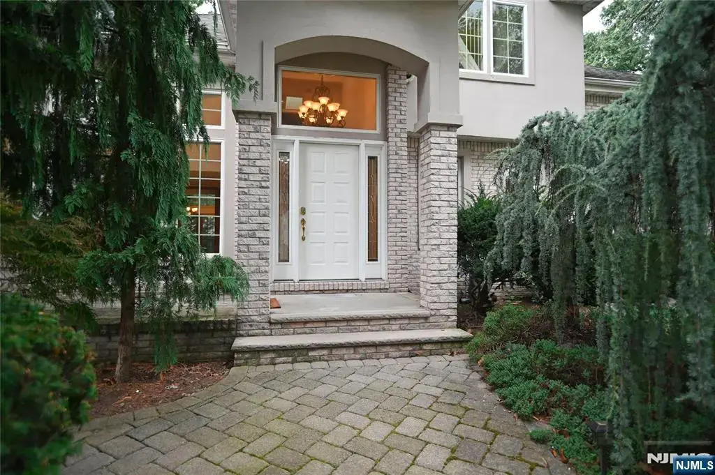 1033 Harvard, Fort Lee