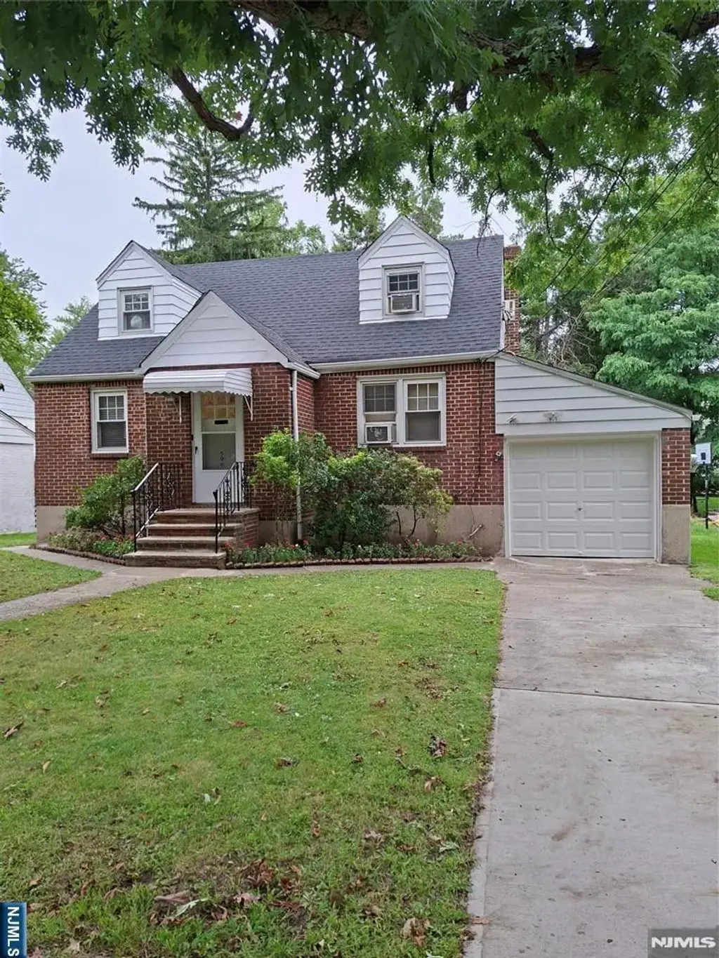 596 Broad Avenue, Leonia