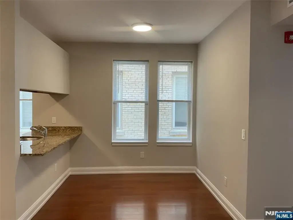 375 Undercliff 5, Edgewater
