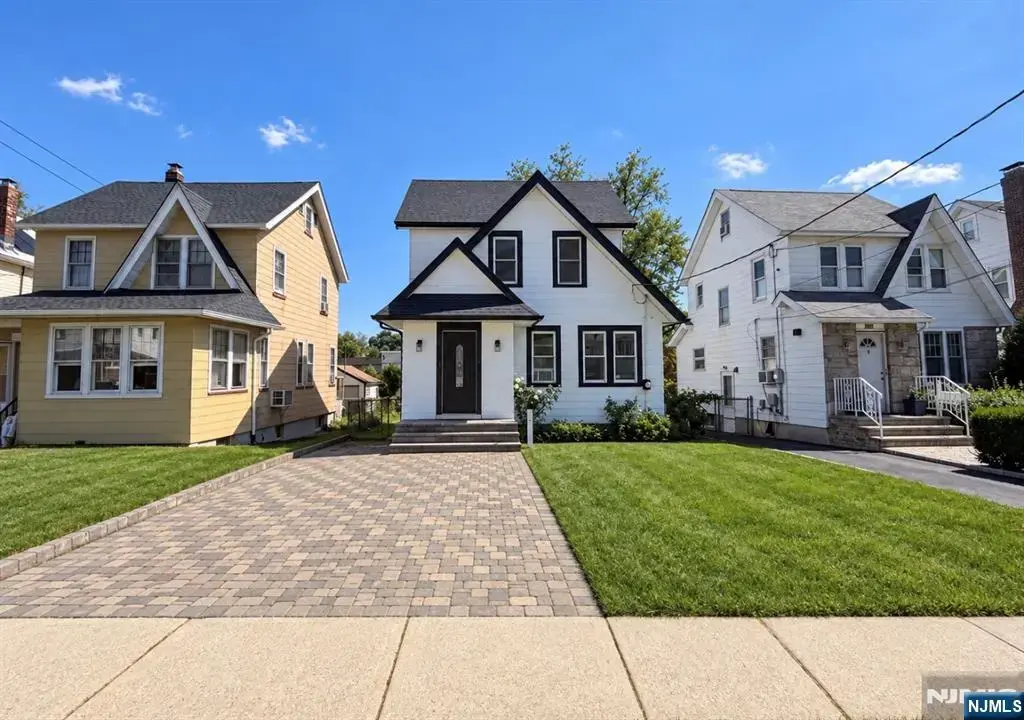 693 Chestnut Avenue, Teaneck
