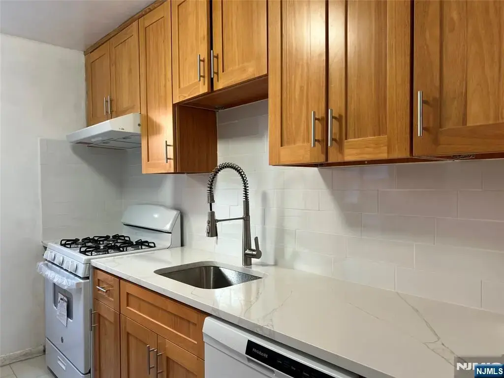 2340 Linwood 4d, Fort Lee