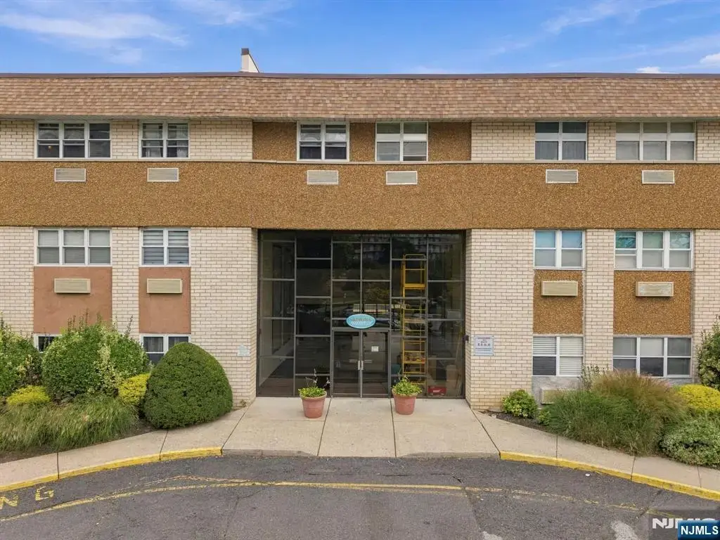 1111 River G16, Edgewater