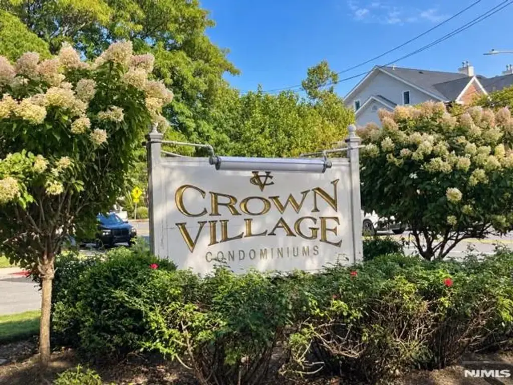 100 Crown 461, Edgewater