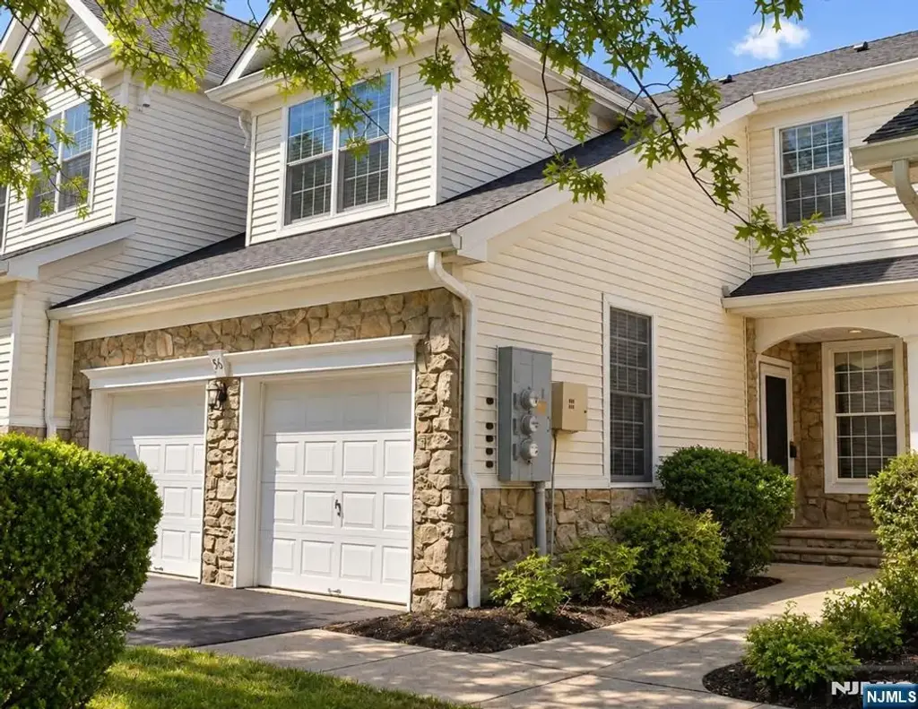 56 Westgate Drive 504, Clinton Twp
