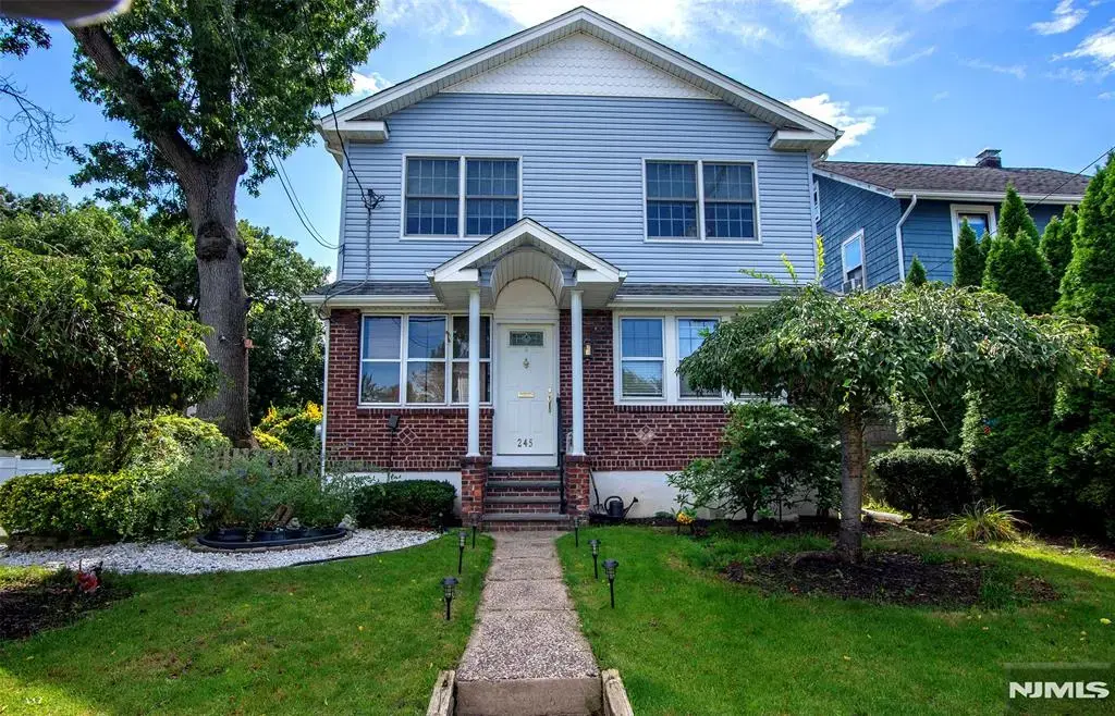 245 Manhattan Terrace, Dumont