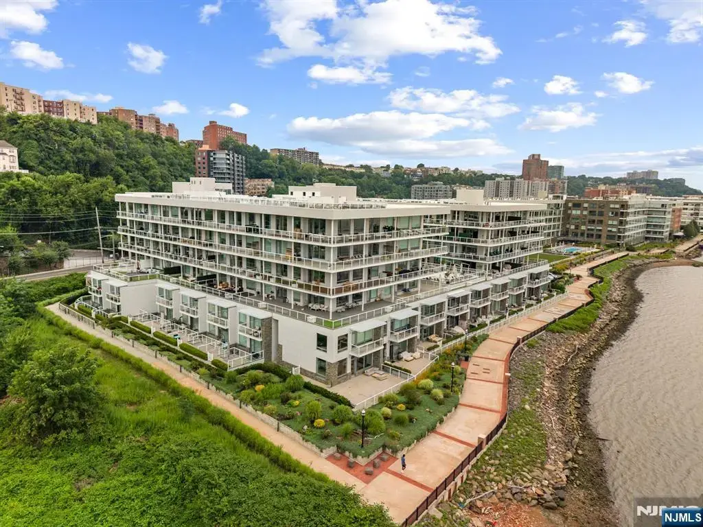 3 Somerset 307, Edgewater