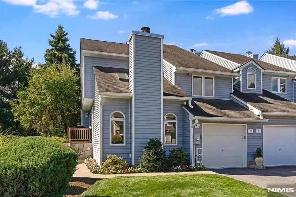 25 Knutsen Drive 216, West Orange