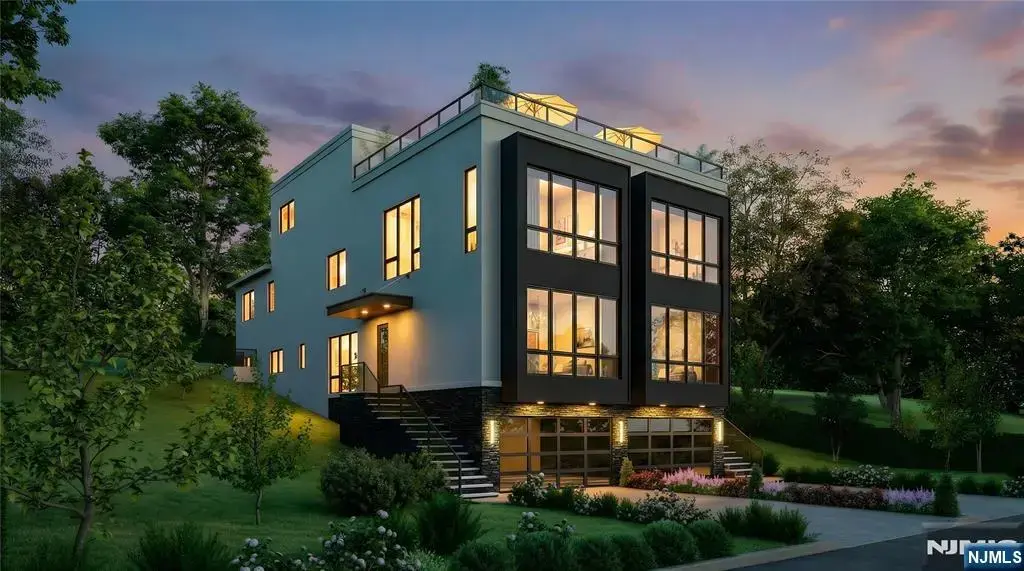 392 Undercliff Avenue 1, Edgewater
