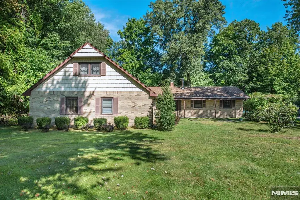 492 Blue Hill Terrace, Franklin Lakes