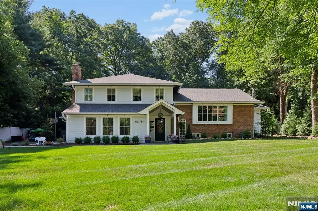734 Willow Run, Wyckoff