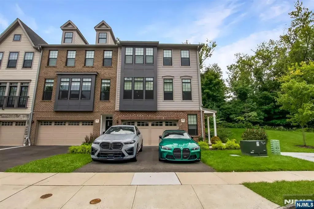 98 Cinnamon Drive, Upper Saddle River