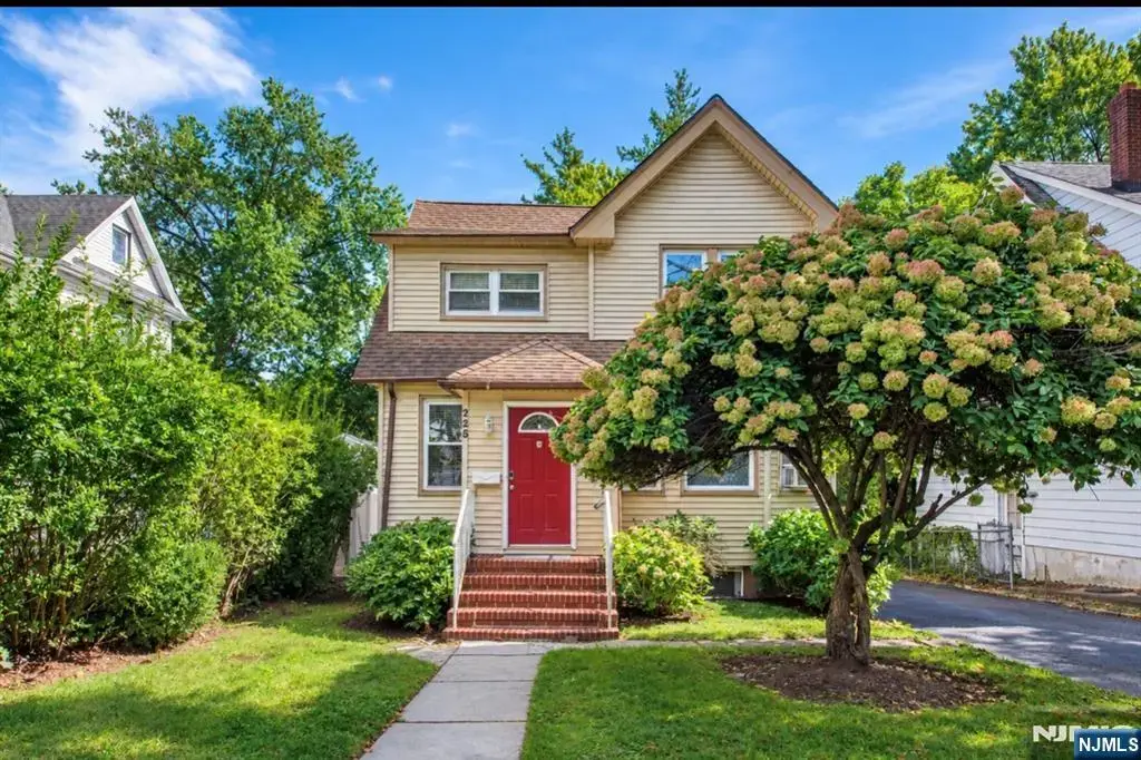 225 Elm Avenue, Bogota