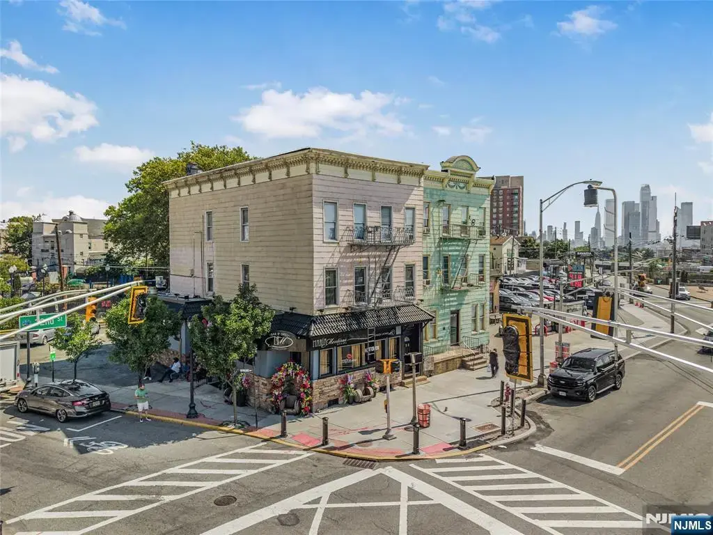 328 32nd Street, Union City