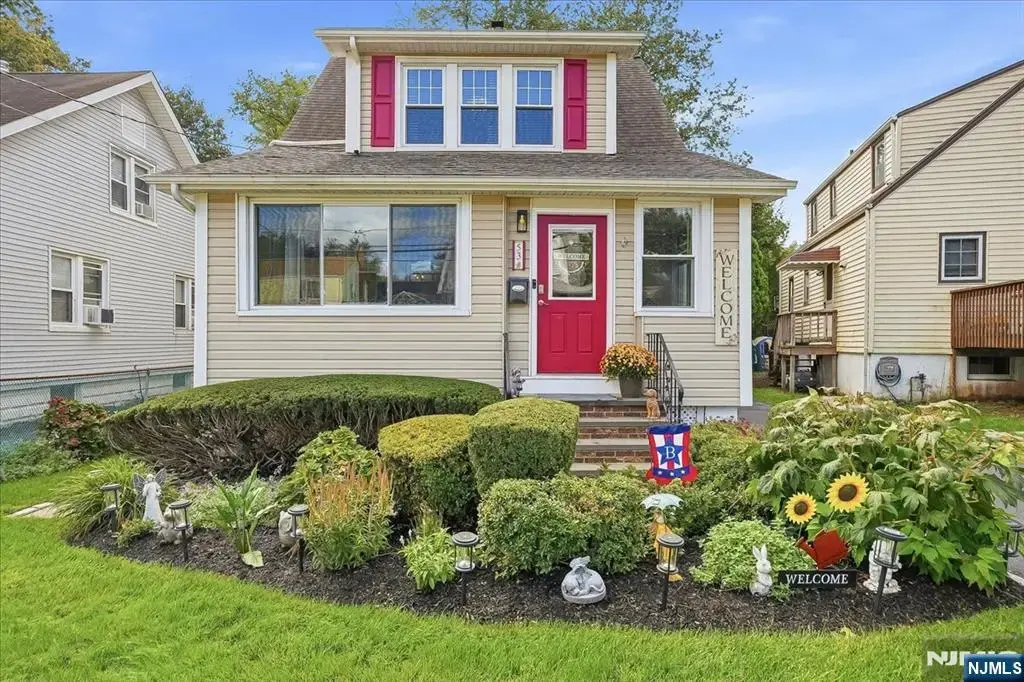 53 Seneca Avenue, Dumont