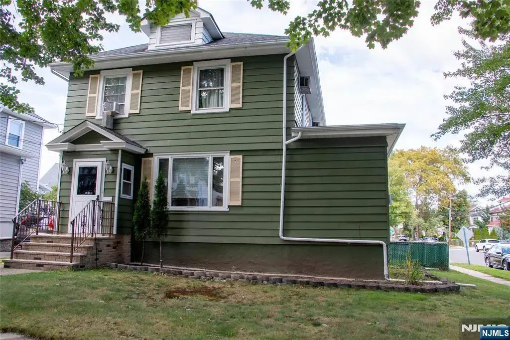 883 Ray Avenue, Ridgefield