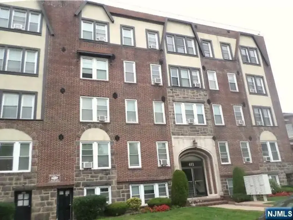 411 Highland C3, Palisades Park
