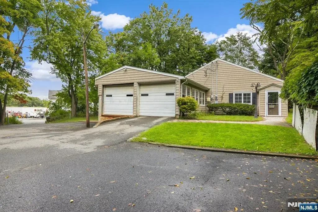 113 Harrison Avenue, Roseland