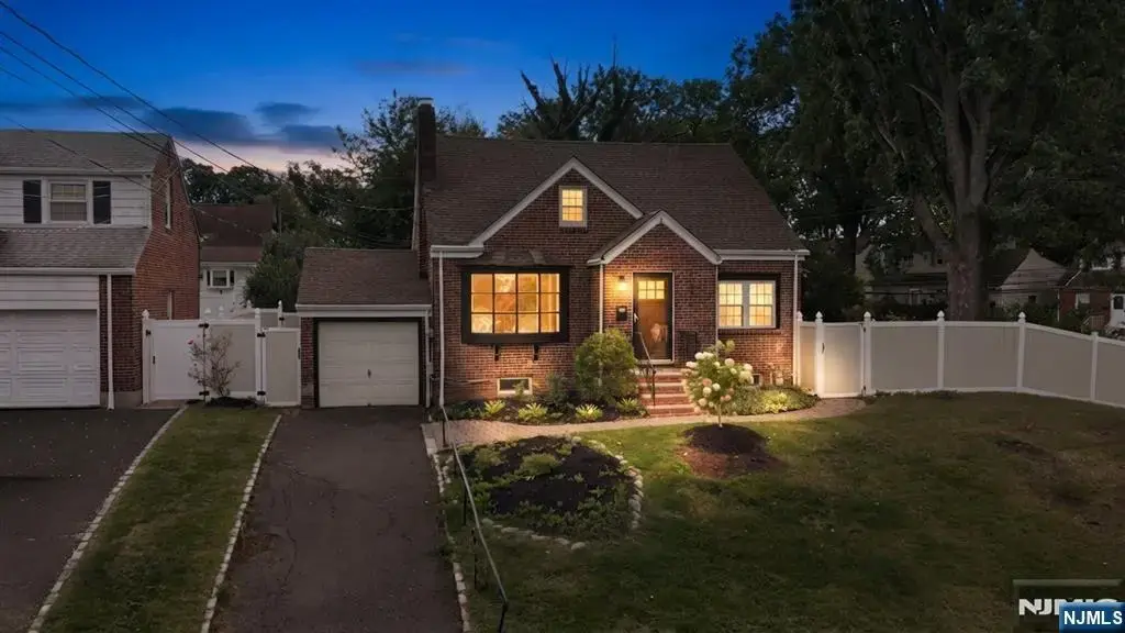 303 Huntington Road, Union