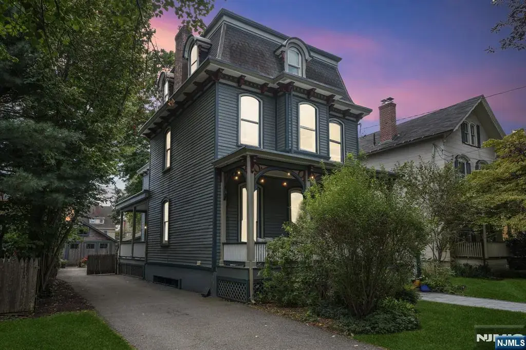 46 Monroe Place, Bloomfield