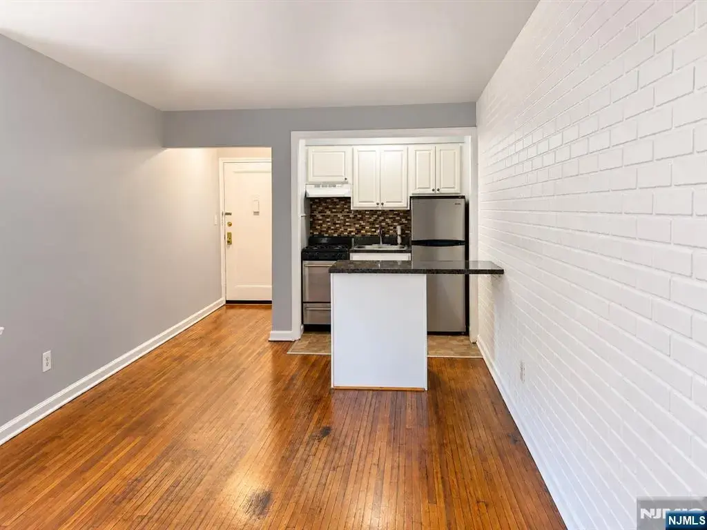 306 Grafton 1m, Newark