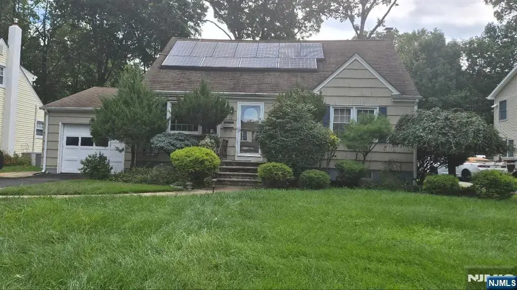 736 7th Avenue, River Edge