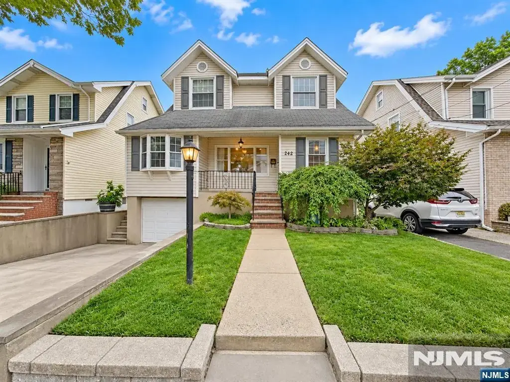 242 Summit Avenue, Bogota