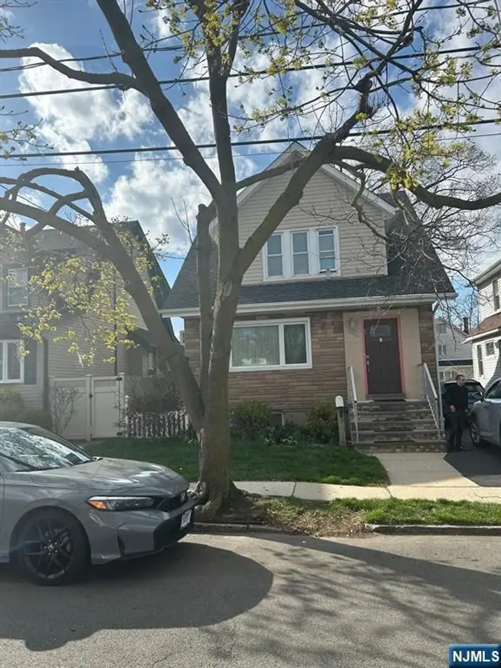 521 Olympia Avenue, Cliffside Park