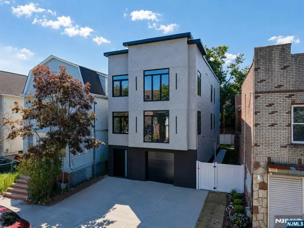 393 Myrtle Avenue, Irvington